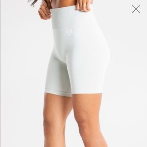 Women’s Best Seamless Cycling shorts NWT